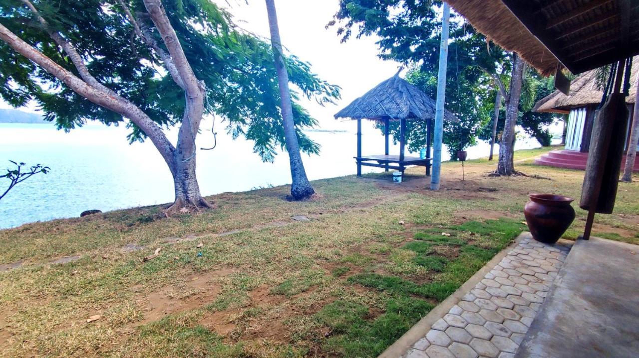 Khabita Beach Resort Lembar  Exterior photo