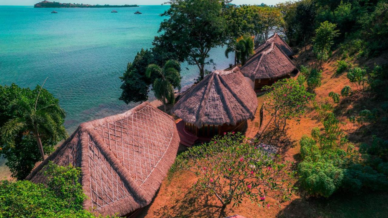 Khabita Beach Resort Lembar  Exterior photo